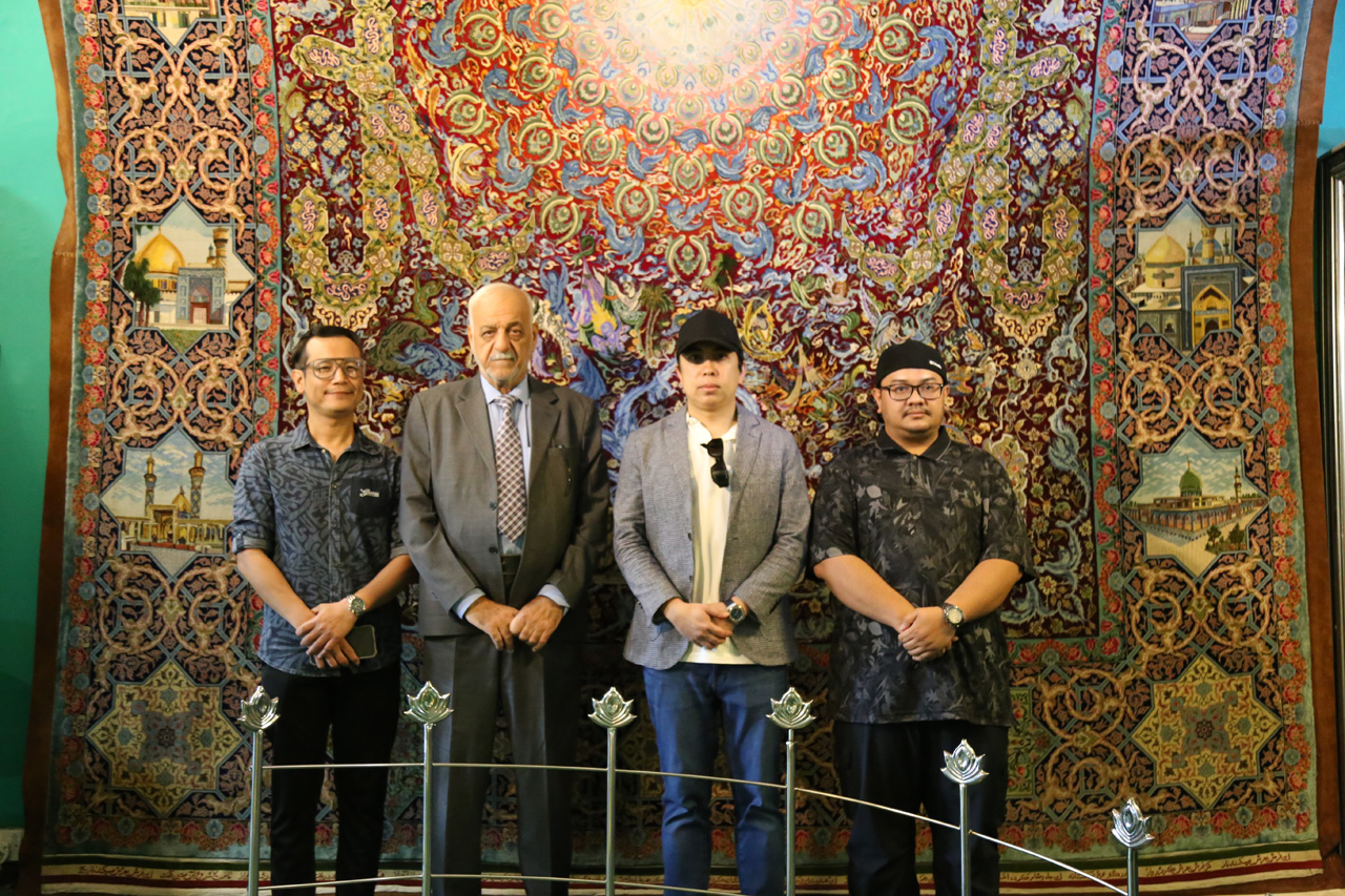 السفير الماليزي يزور متحف العتبة الحسينية المقدسة