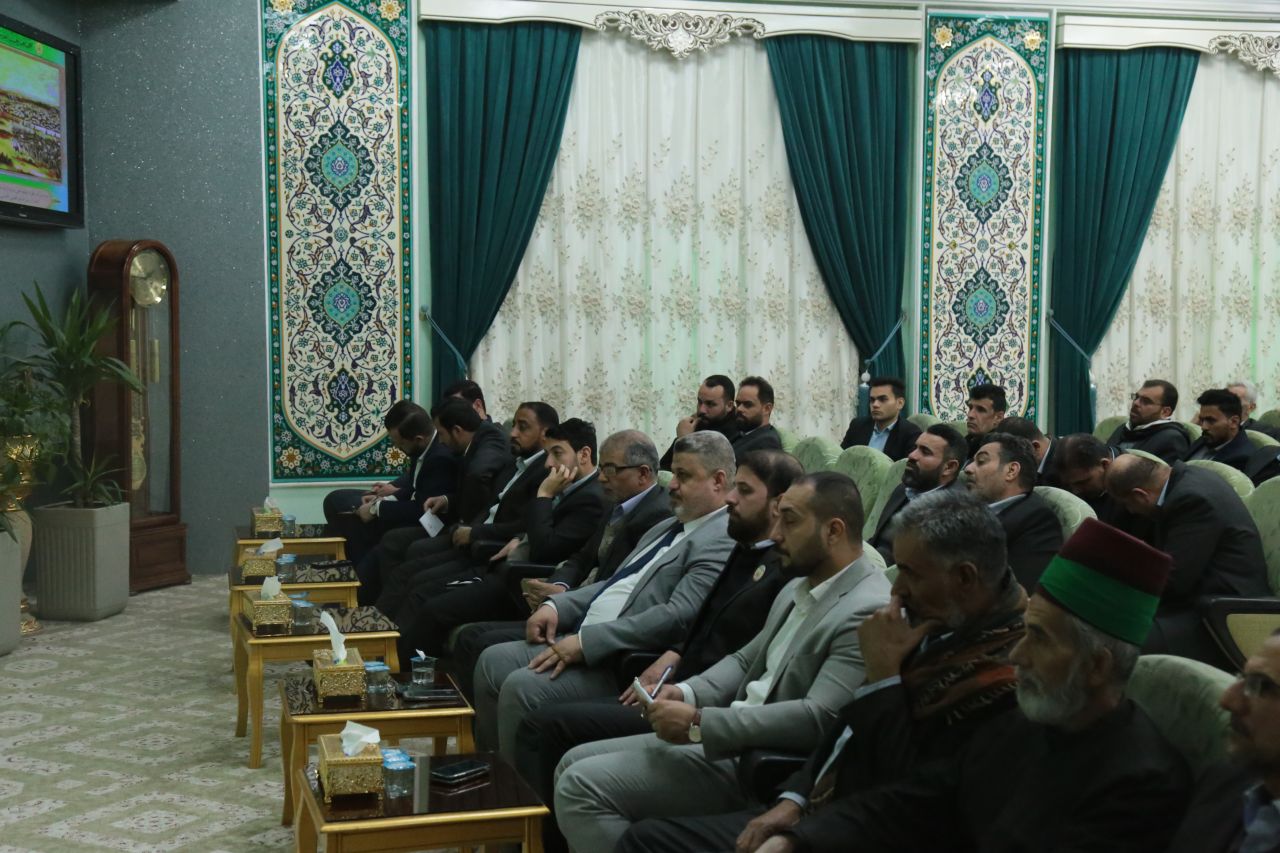 الاستاذ والمؤرخ سعيد رشيد زميزم يلقي محاضرة عن مراحل تعمير وتهديم مرقد الامام الحسين (عليه السلام)