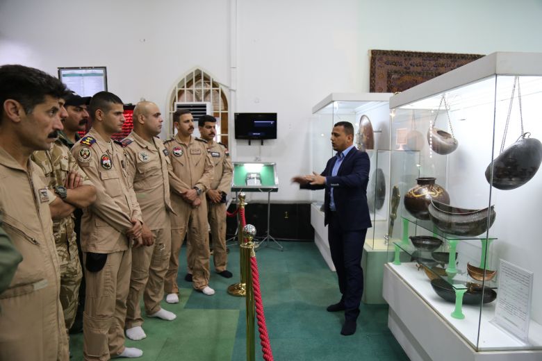 زيارة وفد من ضباط القوة الجوية العراقية الى متحف العتبة الحسينية المقدسة